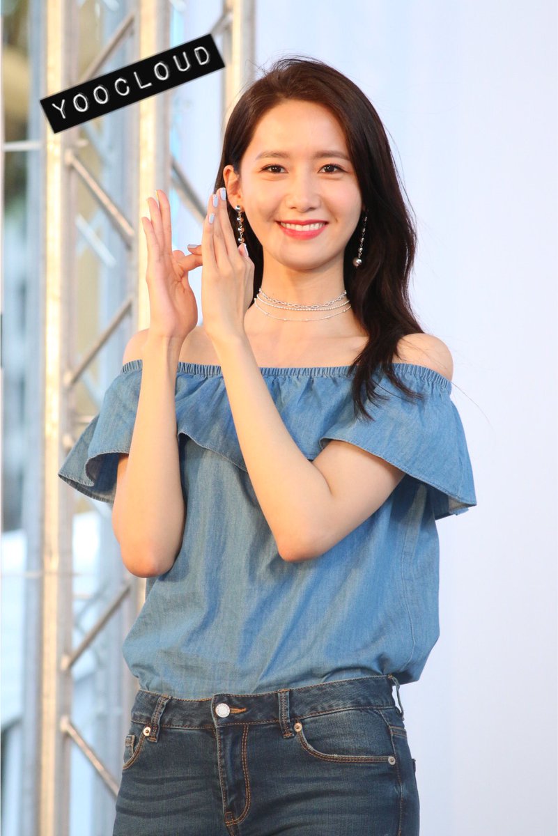 [PIC][22-07-2017]YoonA khởi hành đi Đài Loan để tham dự buổi Fanmeeting cho thương hiệu "H:CONNECT" vào hôm nay - Page 2 DFVUFtzUwAAQ9Ul