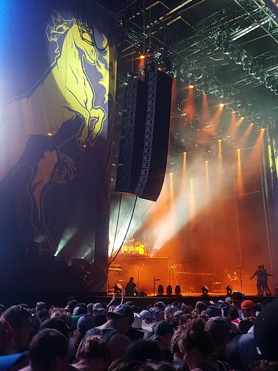 RapidBeatsPro's tweet photo. RBP is out here at the #PARTYOFTHESUMMER with Dierks Bentley and Dee Jay Silver https://t.co/792NGaB8Uj