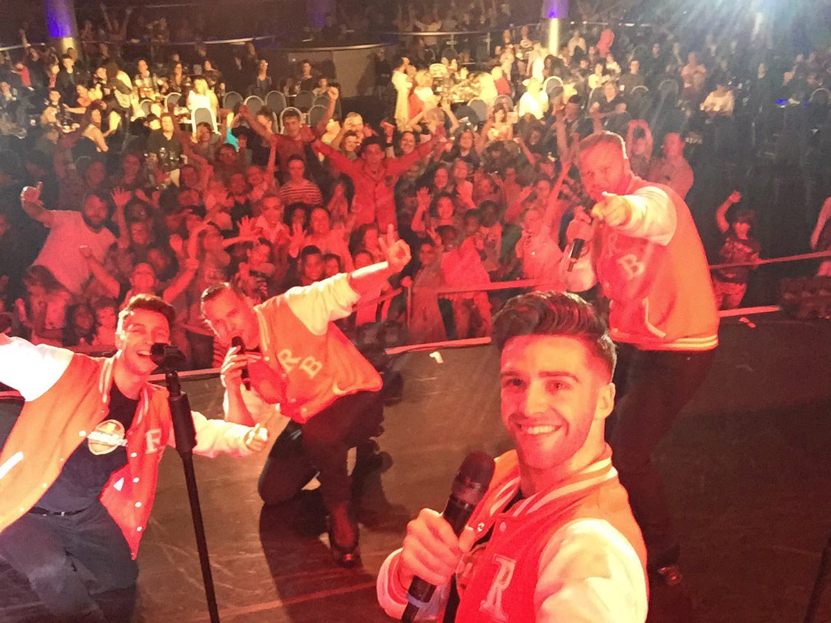 therollerboys's tweet photo. Brilliant night @Butlins #minhead we love these crowds #selfie #theRollerboys https://t.co/Xhc4ynLRK5