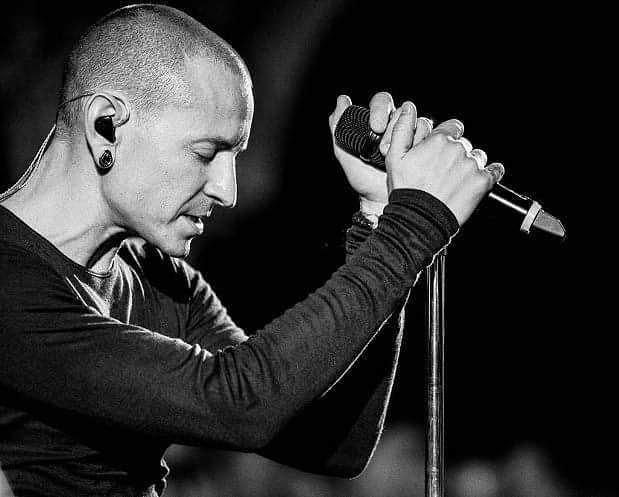 grv_r7's tweet photo. Reposting :
When one of you teenage years idol dies... #chesterbennington #linkinpark #rip #sad  #music #musiclover  #musiclovers  #love https://t.co/D3qEchJLhX