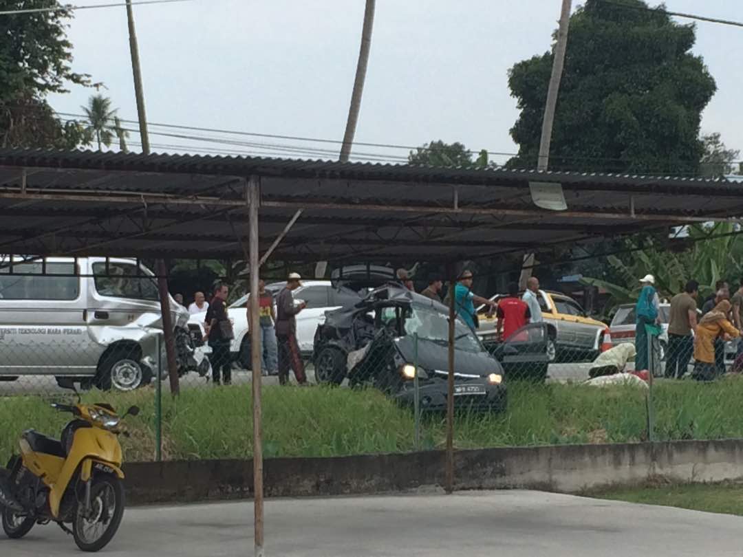 Twt_BtgPadang's tweet photo. Takziah pada keluarga mangsa pelajar UITM Tapah yang maut  kemalangan di jalan Lambor Kanan - Kg Gajah tengahari tadi @Twt_TgMalim https://t.co/ig4DwmPaQE