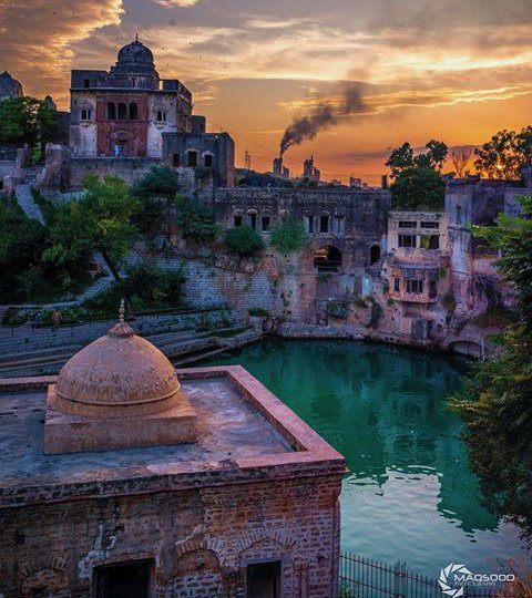 HinaBashir14's tweet photo. #KatasRajTemple in Punjab #BeautyOfPak #Azm_E_Pakistan https://t.co/wuPk9iGR1z