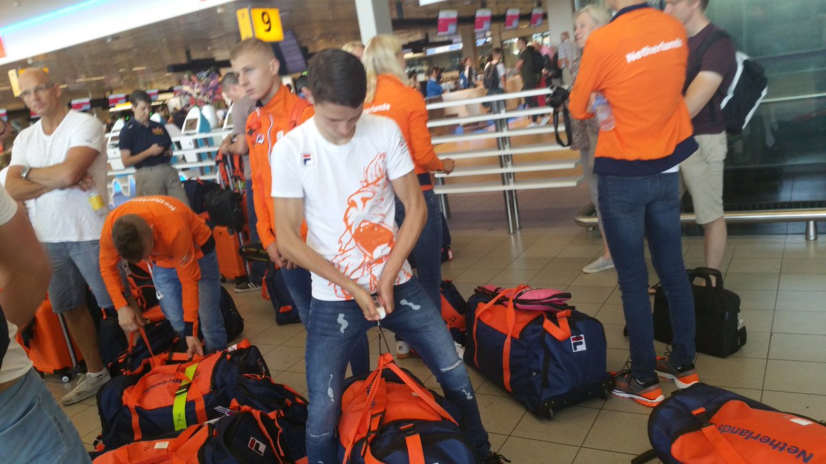 nocnsf's tweet photo. Allemaal ingecheckt! #TalentTeam op weg naar European Youth Olympic Festival in Györ. #Gyor2017 https://t.co/adhfMzvUyq