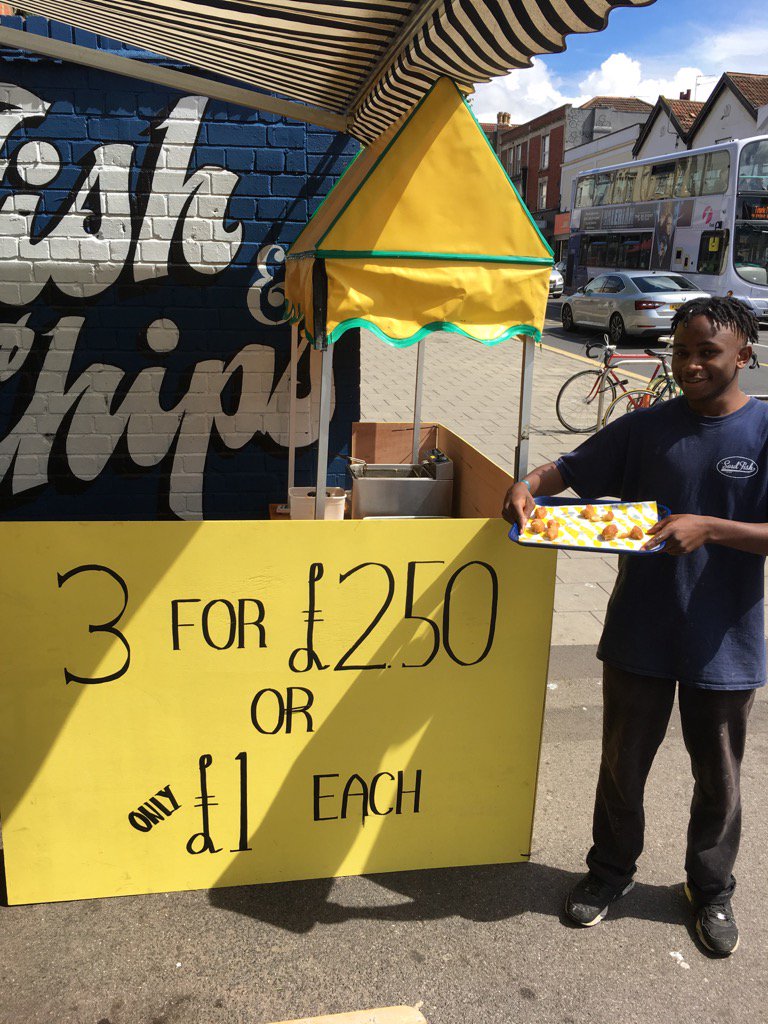 Ceejay is back giving away free doughnuts again! Try them with Quello...whoop whoop🥂🍩
