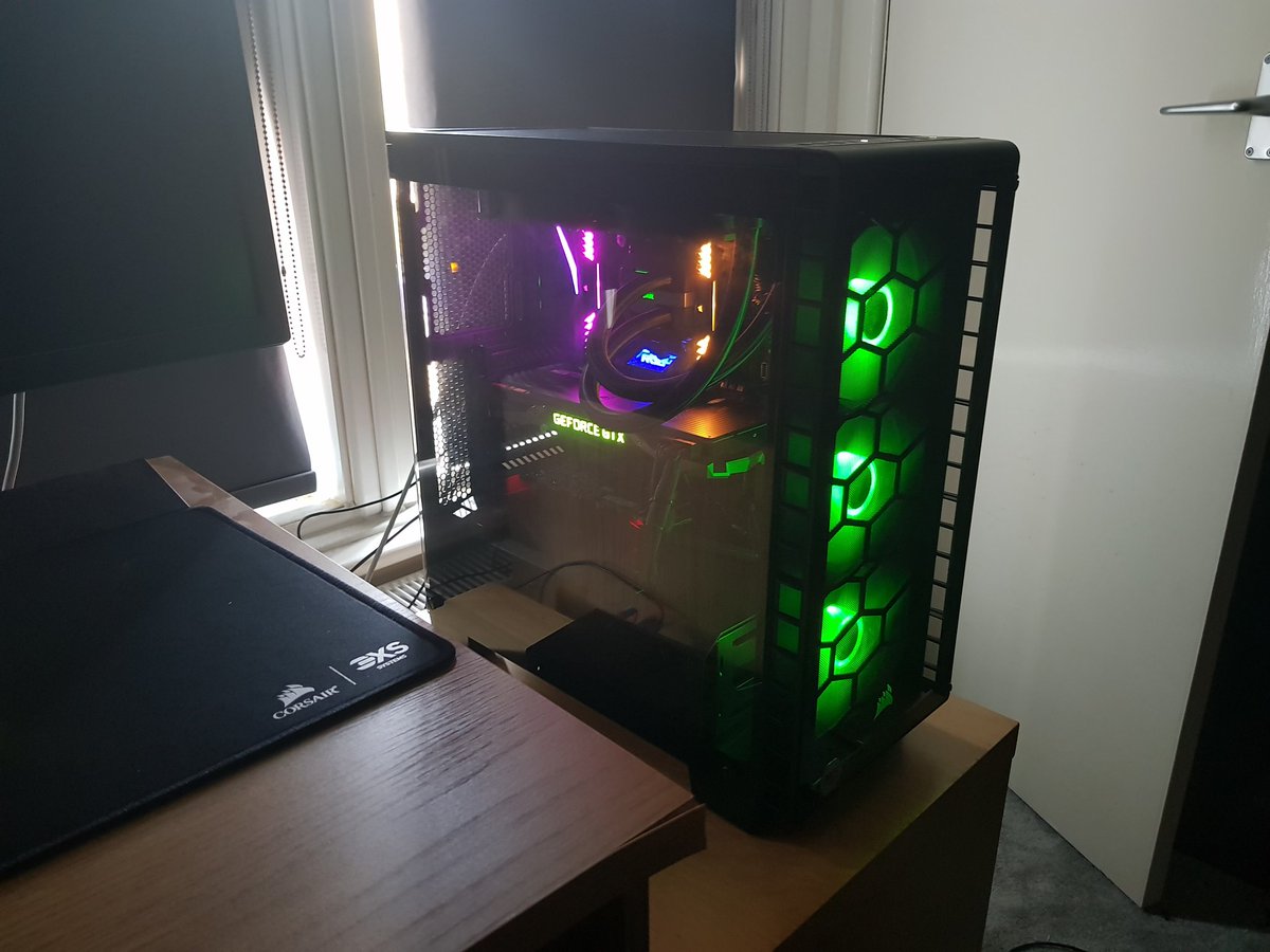 MouFl0w's tweet photo. Super please how my @Scan_3XS @ScanComputers  pc turned out! #PCMR! Thanks so much for tbe amazing service! I love it! 😍❤️ https://t.co/inbwNm5krd