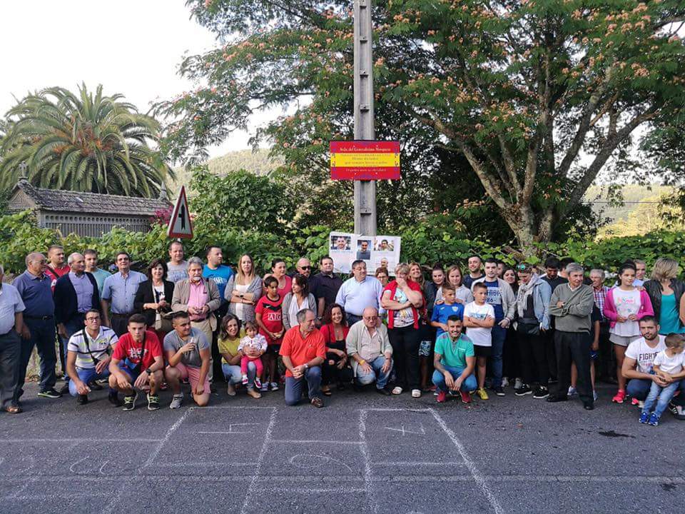 CsPontevedra's tweet photo. 📷 Para ayudar a los vecinos hay que escucharlos y convivir con ellos! Gracias por la invitación #ORuralExiste 🍊💪Seguimos!! @CsGalicia https://t.co/PXebqGEcf3