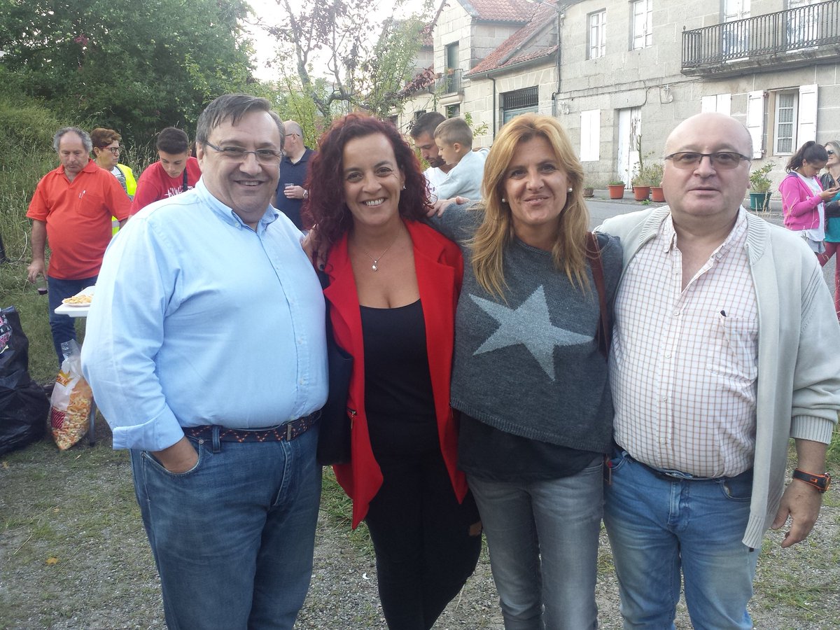 CsPontevedra's tweet photo. 📷 Para ayudar a los vecinos hay que escucharlos y convivir con ellos! Gracias por la invitación #ORuralExiste 🍊💪Seguimos!! @CsGalicia https://t.co/PXebqGEcf3