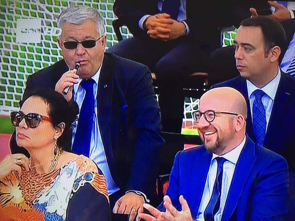 Bruxelles minister of health Guy Vanhengel vapes publicly on the festivities for the Belgian national holiday. #vape