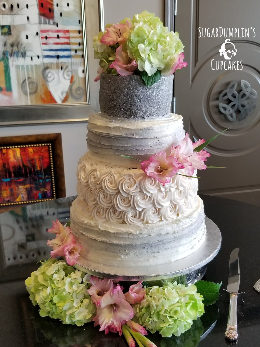 SDumplins's tweet photo. Congratulations Mr. & Mrs. Hohman... #wedding #weddingcake #cake #arwedding #arkansaswedding #arbride #arkansasbride https://t.co/v8T2FeKujn