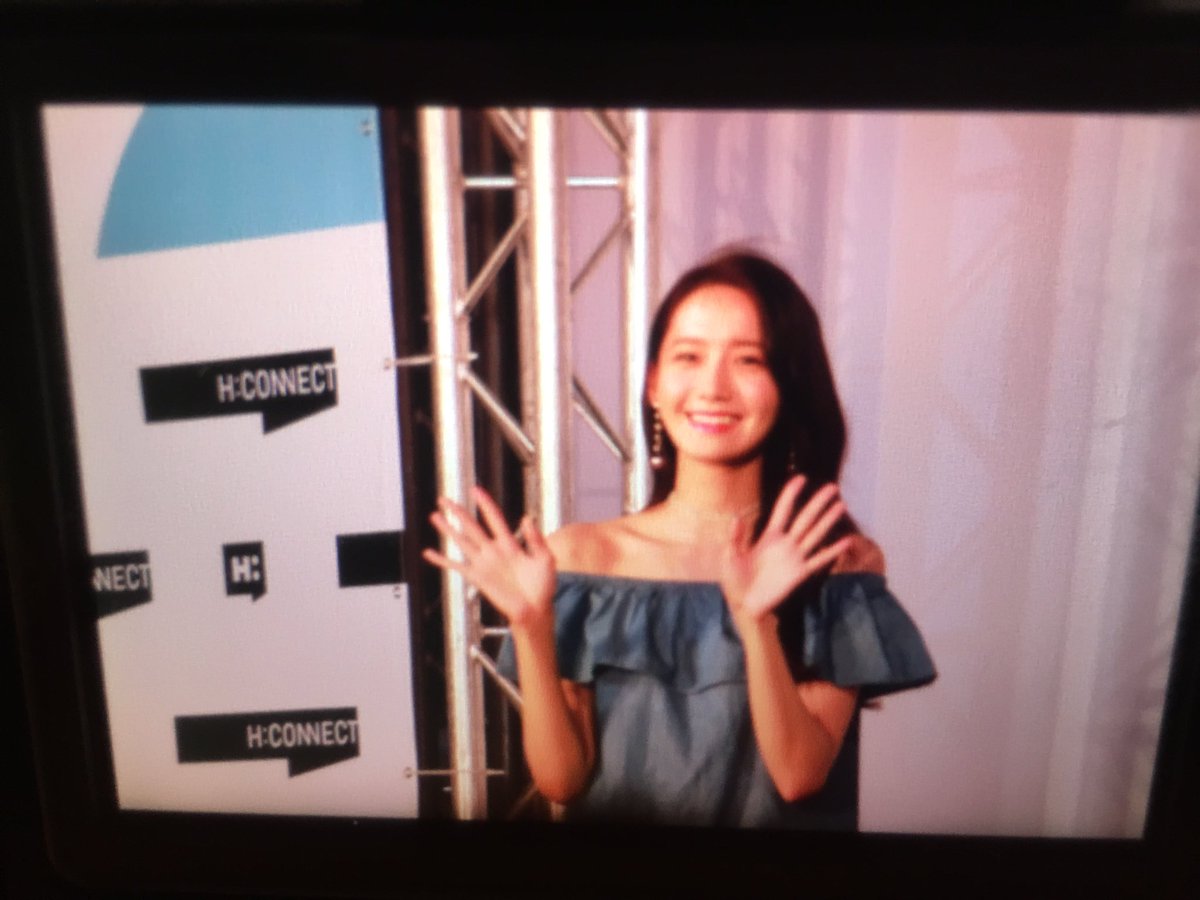 [PIC][22-07-2017]YoonA khởi hành đi Đài Loan để tham dự buổi Fanmeeting cho thương hiệu "H:CONNECT" vào hôm nay DFV_OLSUIAAiHvW