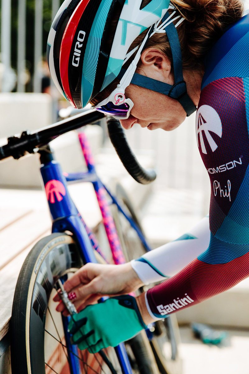 SANTINI_SMS's tweet photo. Pre race preparations.
Photo @bjoern_lexius
#santiniwoman #madeinitaly #affinitycycles #whatsyouraffinity #powerbraid #redhookcrit https://t.co/RlMs0Ov8Xu