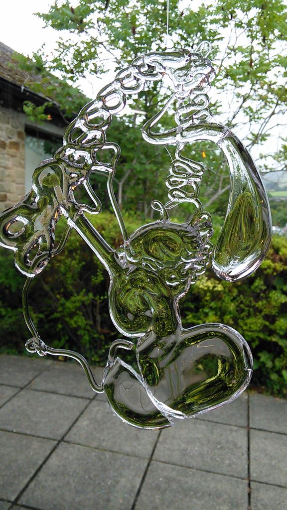 eirianglass's tweet photo. Look what happens when you let liquid hot #glass do it's own thing! #hayonwye https://t.co/ZogdZ0x93K