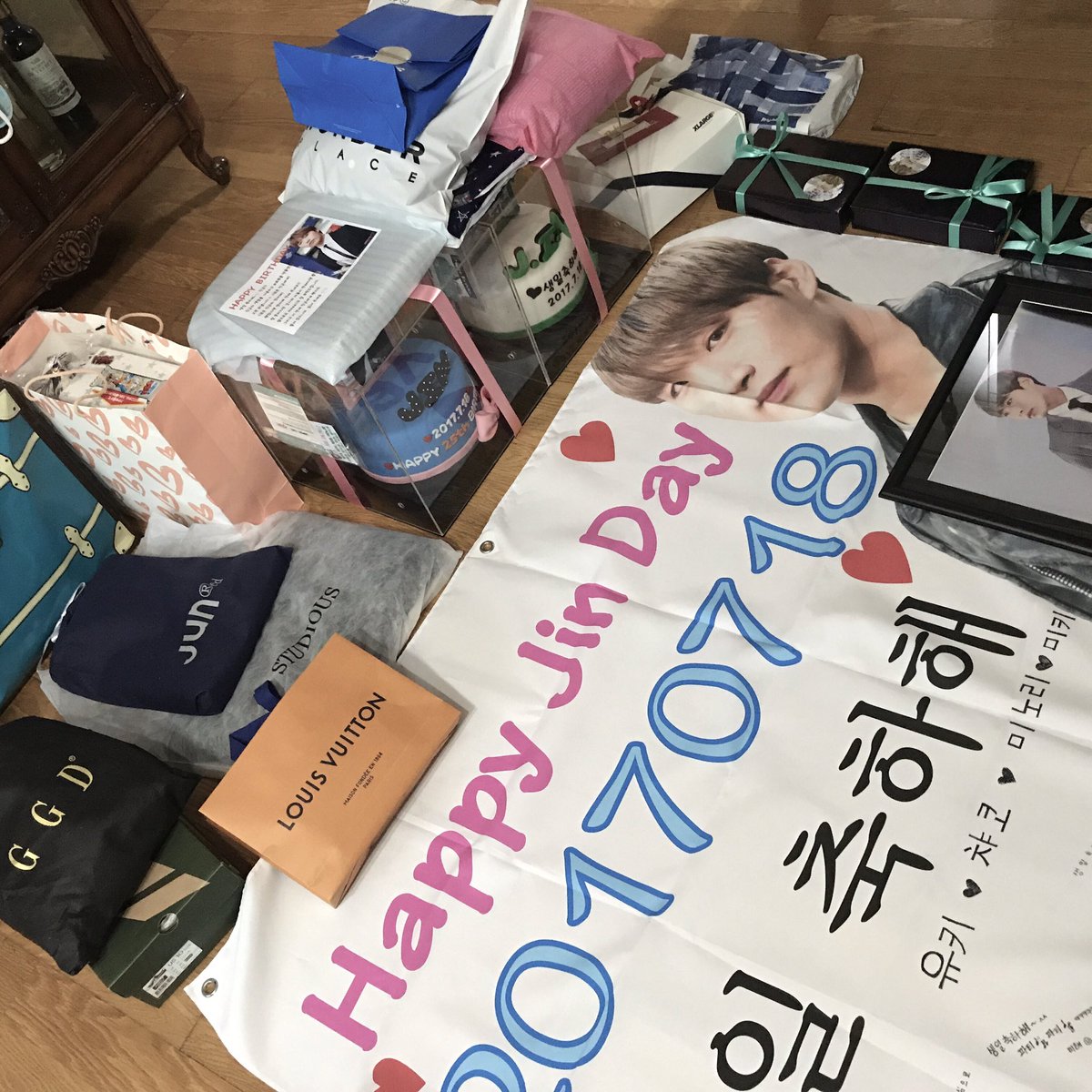 J2KC_'s tweet photo. #진 제둥이 ~❤️ 너무너무 사랑합니다 ❤️
みなさんがいるから幸せですね~!!!!!!
いつもありがとうございます😘#사랑해 https://t.co/icxO2sVfbT