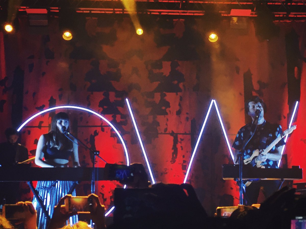 LouisePinya's tweet photo. LAST NIGHT WAS SURREAL. Oh Wonder took us to another dimension 😭 They sounded so good and the stage presence was just 👏🏽👏🏽👏🏽

#OhWonderMNL https://t.co/tUF6JVqrJw