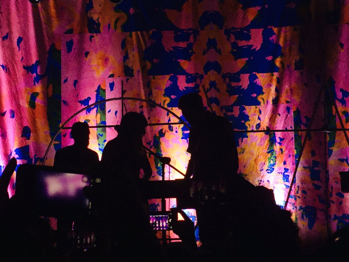 LouisePinya's tweet photo. LAST NIGHT WAS SURREAL. Oh Wonder took us to another dimension 😭 They sounded so good and the stage presence was just 👏🏽👏🏽👏🏽

#OhWonderMNL https://t.co/tUF6JVqrJw