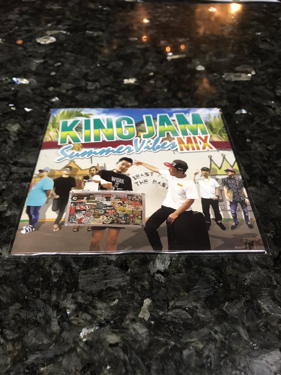 largeman420's tweet photo. シリーズ化して人気なKING JAM Summers Vibes MIX💽が本日のJAMAICAN FIREでフラゲ出来ますよー㊗️しかも1200円🔥🔥この夏には必須アイテム👌
#KING_JAM #Jamaica #MIX_CD #largeman #reggae #doll https://t.co/BrpCijnpOn