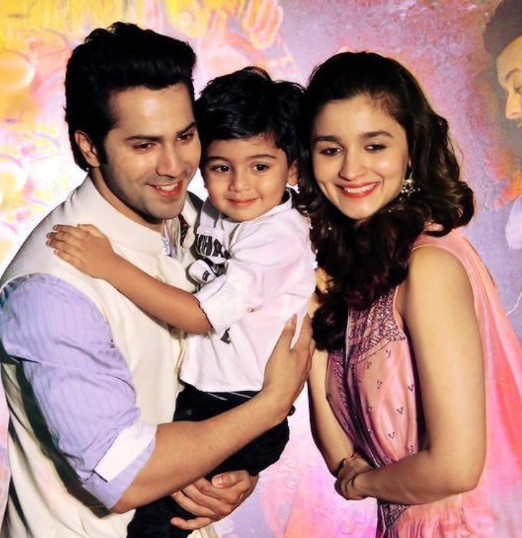 AliaBhattHub's tweet photo. Retweet if you want to see this in future ❤️😍 https://t.co/650KYJ5x0a