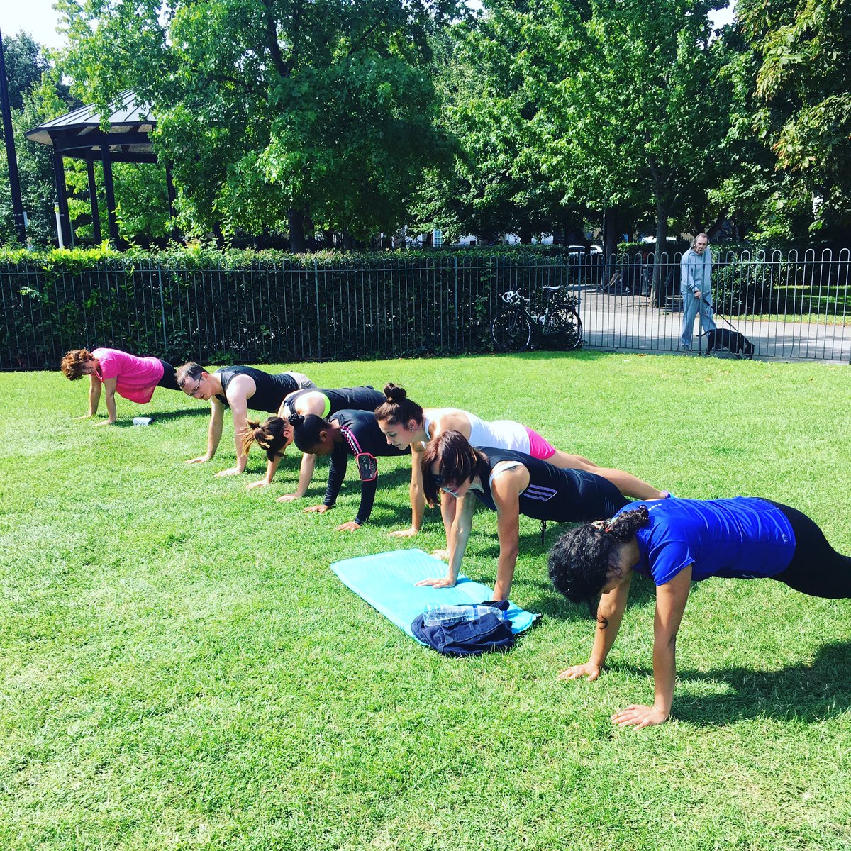 chantsibelle's tweet photo. #planks ahoy in #ropemakersfields @OurParksUK #turnuptoneup #naturesgym #loveparks https://t.co/eJ4RWZSzVn
