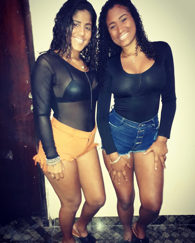 LumaBeatriz16's tweet photo. A parceria é forte, a curtição é louca e a amizade é eterna !💣🍻 #MinhaDeFe 💞 #TeAmoIrma💞👭 @DesireAllves https://t.co/n5SfcmaCRG