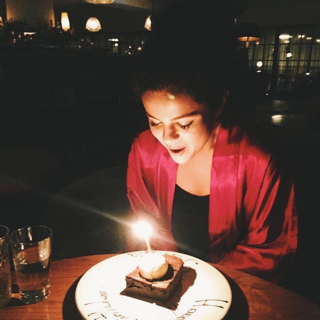 MarieUpdated's tweet photo. #HappyBirthdaySelenaGomez 🌹 https://t.co/HJrgVzPtpI