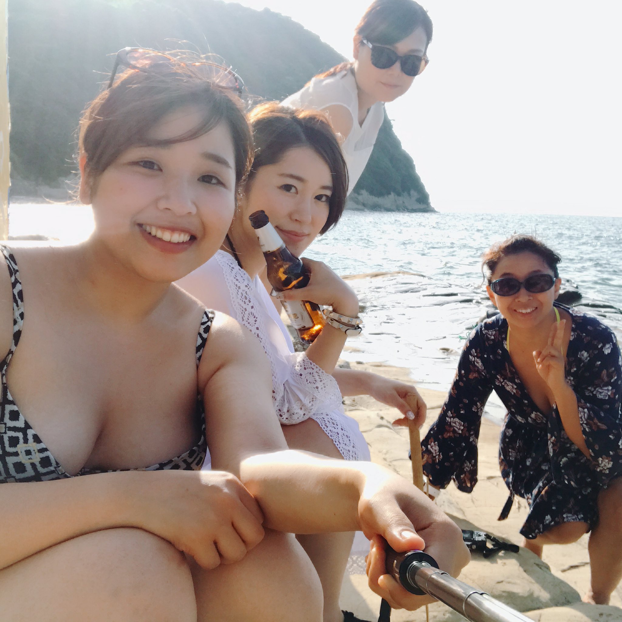 友達　水着 昔は水着 になるの嫌で海やプールの水遊びの誘いは断ってきた人生だったから、今日は人生で初めて友達と海に泳ぎに行ったぜ。海にはすぐ行けたはずなのに、31年もかかったぜ。楽しかったしビールが  ...