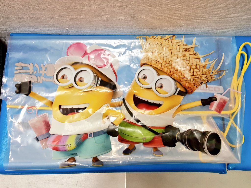 Namcoラゾーナ川崎店 キャンペーン情報 怪盗グルーのミニオン大脱走キャンペーン 本日より ミニオン大脱走の映画 半券やナムコポイントアプリのクーポン提示でnamco限定ミニオンサンバイザーやミニオンショッパーのプレゼントを行っております٩ W