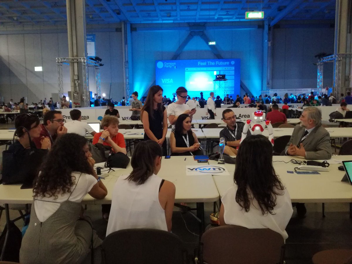nadiagove's tweet photo. Robotica e donne: quali le opportunità per il futuro dei giovani?
@gmeazza "ragazze seguite le vostre passioni e appassionatevi alle #STEM" https://t.co/4sy5Z4xkWa