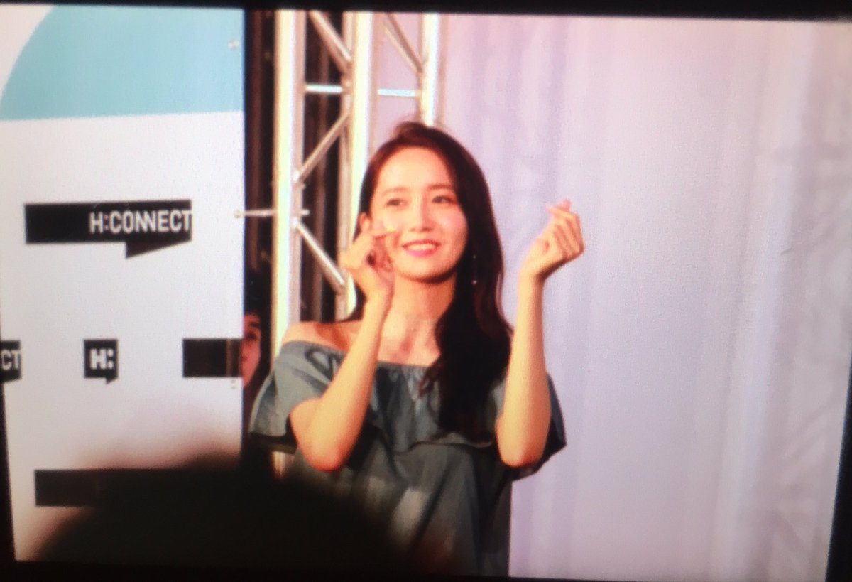 [PIC][22-07-2017]YoonA khởi hành đi Đài Loan để tham dự buổi Fanmeeting cho thương hiệu "H:CONNECT" vào hôm nay DFVi9-IUAAAKUZv