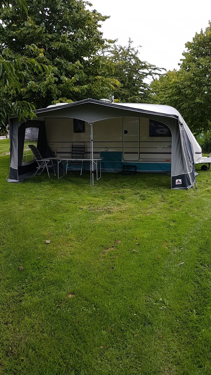 De "mannenhol" staat weer gereed 🍻🎉😉 #tentenkamp2017