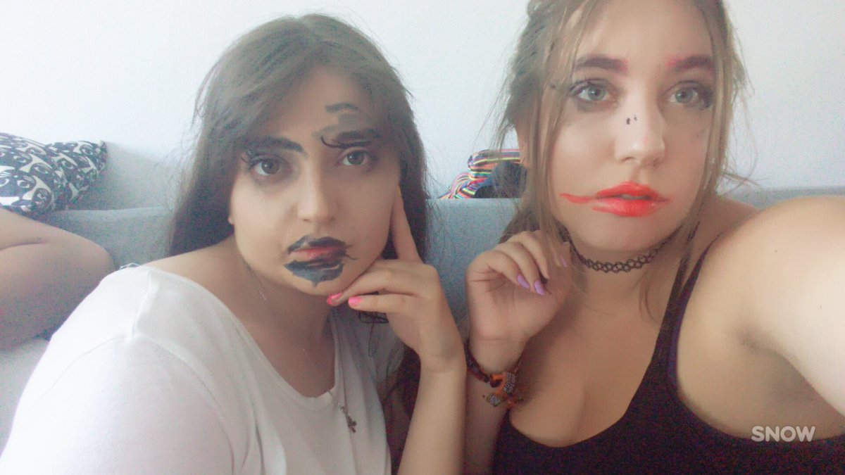 wasab_tch's tweet photo. en mi barrio vasilo y en el tuyo marco estilo #BlindfoldedMakeUpChallenge https://t.co/cKr7FidtET