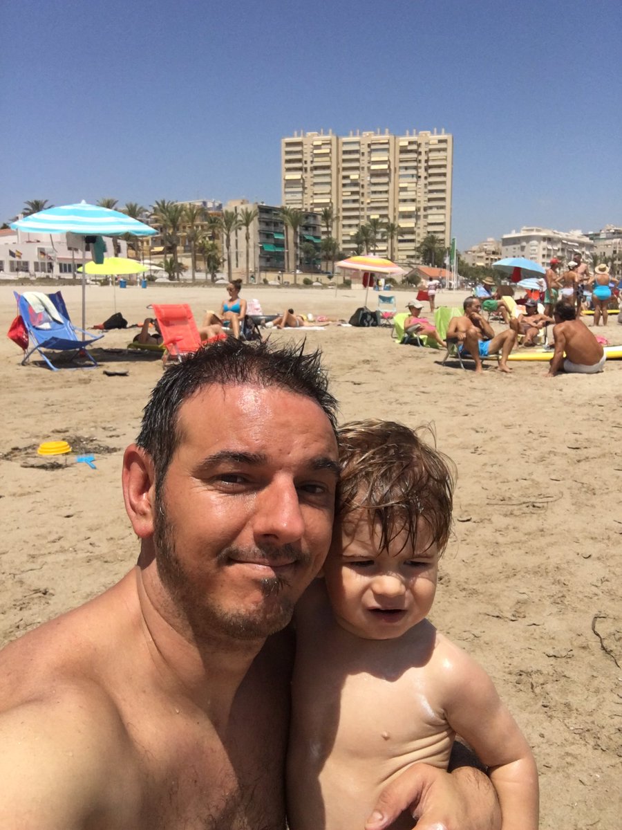 oscovv's tweet photo. nada mejor para recuperarse de #SEOplus17 y la #resaca, que calorazo, sol directo y niños 😩 https://t.co/mIemmb7qTT