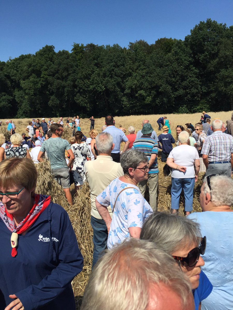 Zon overgoten #roggemaaiersdag #Stoppelhaene in #Raalte druk bezocht 
<a href="/kloosterboer/">Stefan Kloosterboer</a> nieuwe <a href="/Sallandse/">Radio Sallandse leeuw</a> boer.