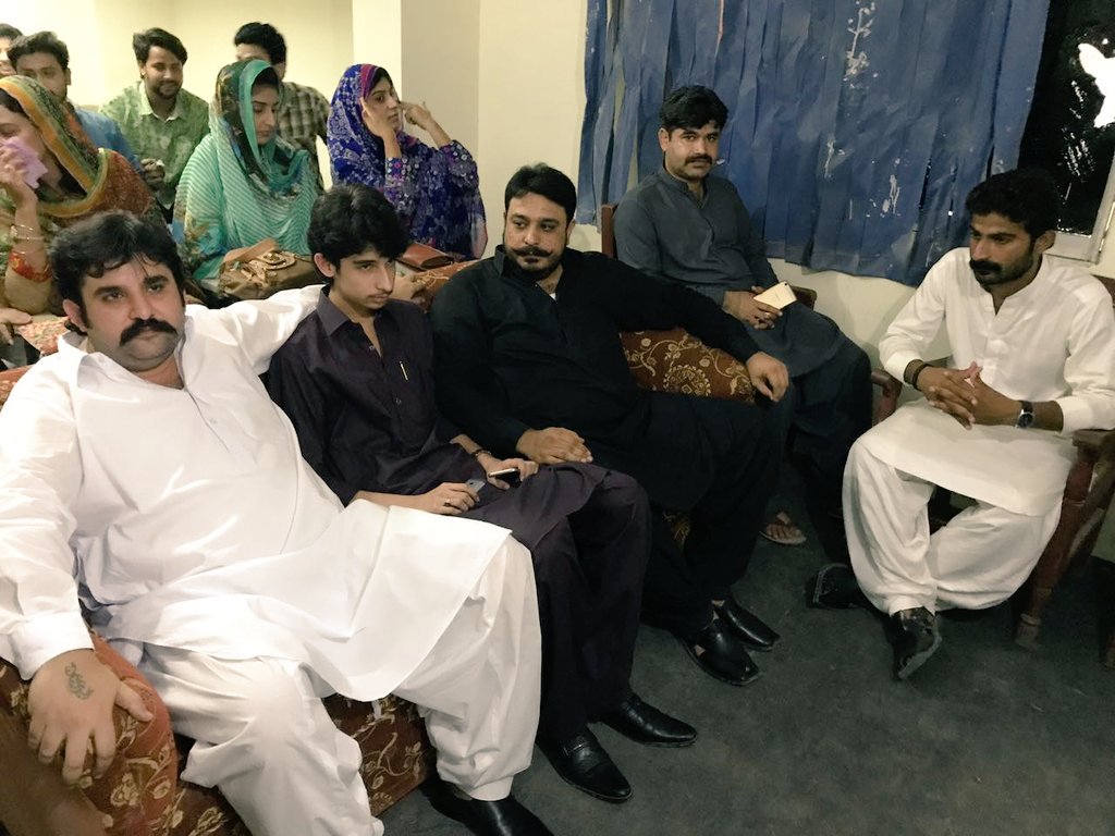 MirYasirPPP's tweet image. Attended Certificate distribution ceremony of #BBSYDP As a Cheif Guest at AIMS institute Qasimabad &amp;amp; Distributed Certificates among students