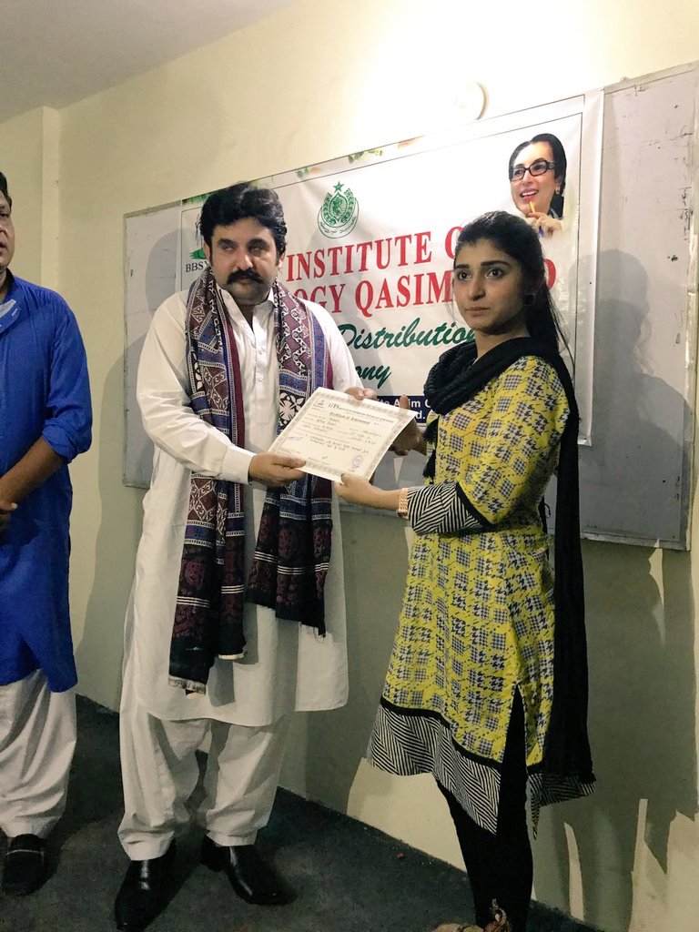 MirYasirPPP's tweet image. Attended Certificate distribution ceremony of #BBSYDP As a Cheif Guest at AIMS institute Qasimabad &amp;amp; Distributed Certificates among students