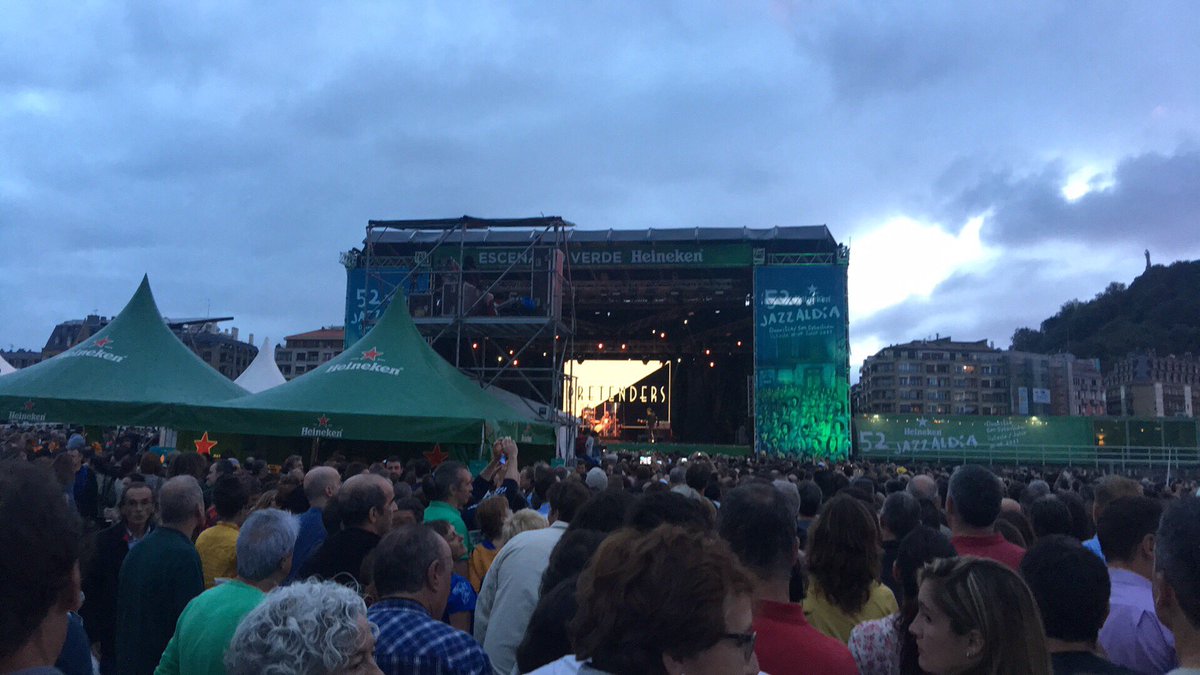 srowell8's tweet photo. @ChrissieHynde still got it what a voice #Jazzaldia https://t.co/qzvrRJjXJJ