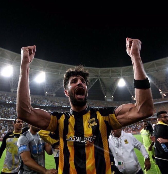 xxoo12212's tweet photo. لا احباب لا اصدقاء لا اقارب اقسم لك انت من يستحق الحب@ittihad 💛💛💛🎶 https://t.co/LS9tnly0nA