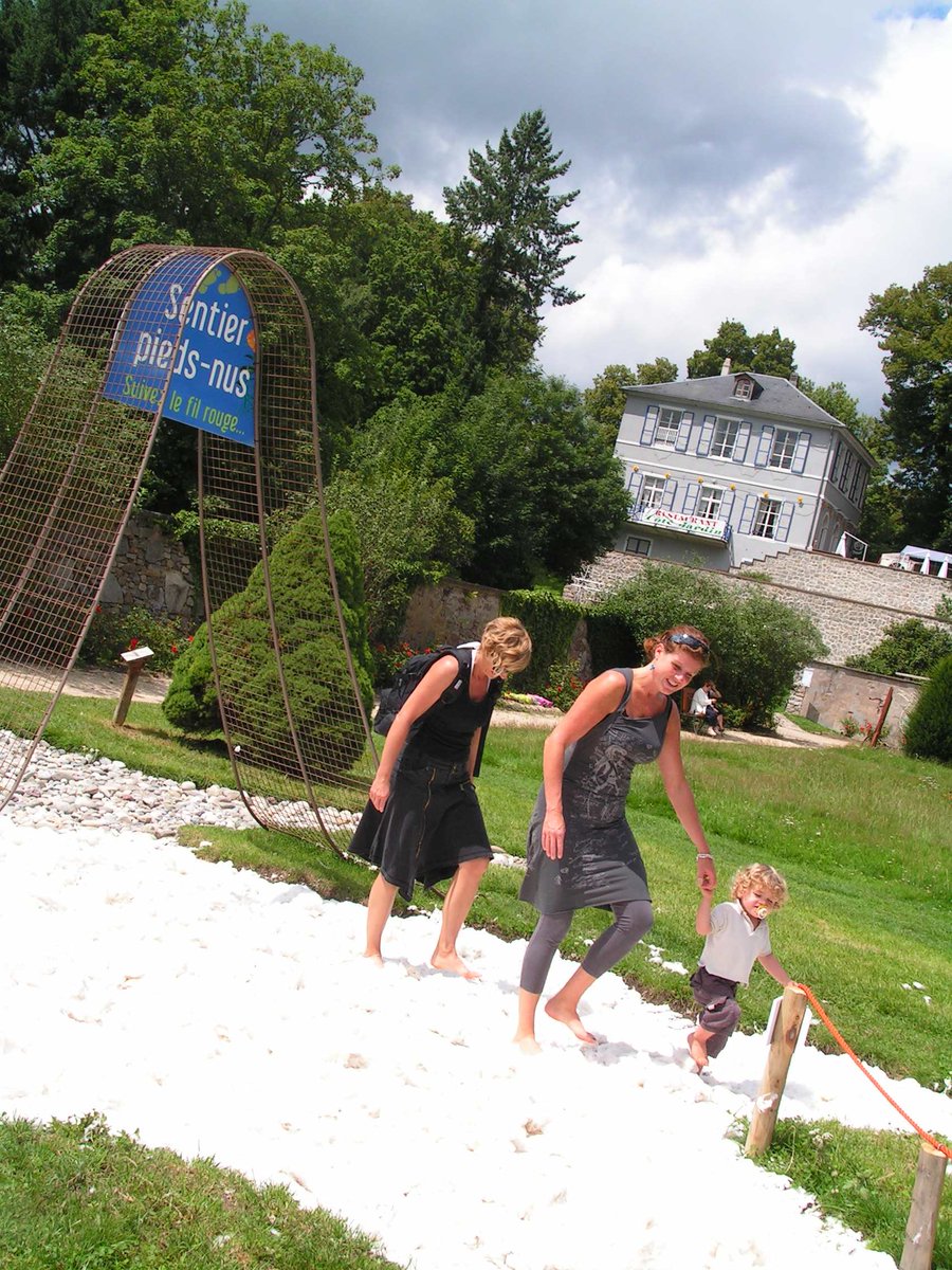 ParcWesserling's tweet photo. Une idée de #sortie en famille ce week-end ? Et pourquoi pas la Fête du #SentierPiedsNus au @ParcWesserling 
INFOS > https://t.co/RmnUhNXOKx https://t.co/bLrRuxglOc