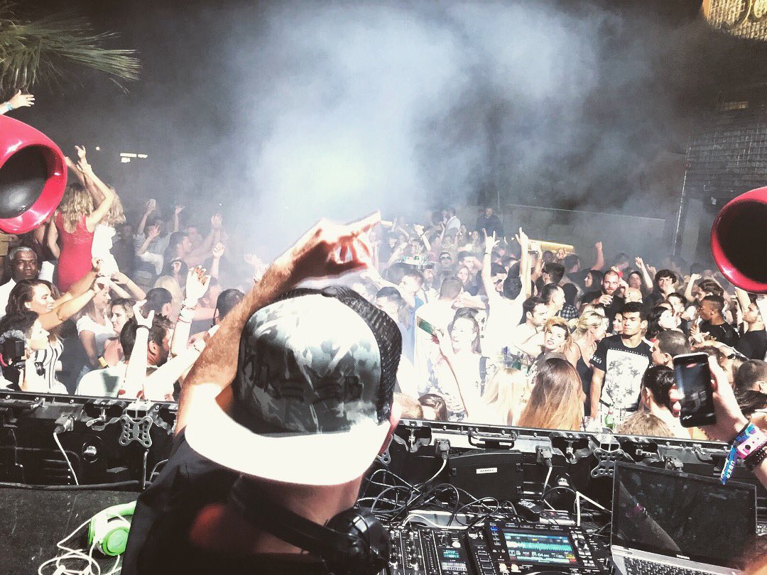 DjJaviReina's tweet photo. #585Club was amazing!!๐๐ผ๐ญ๐ท
#LaFiesta #Bol #Braฤ Croatia https://t.co/aH2ZqGIKgl