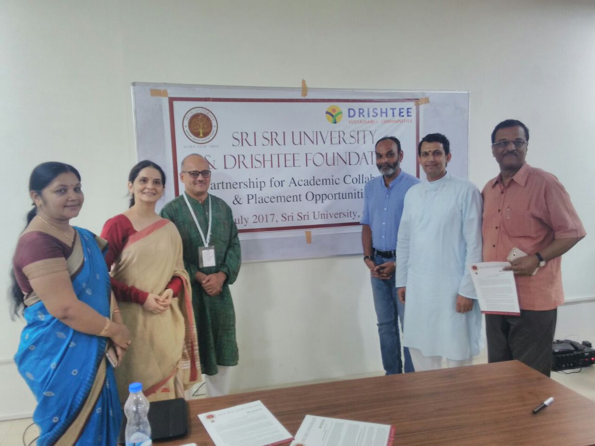 SriSriU's tweet photo. MoU signed with @drishteeindia. Students of Mgmt, Governance &amp; Agri will benefit. Thanks @DrDrricha &amp; @satyanmishra for the initiative. 1/3 https://t.co/mw4G54D7uW