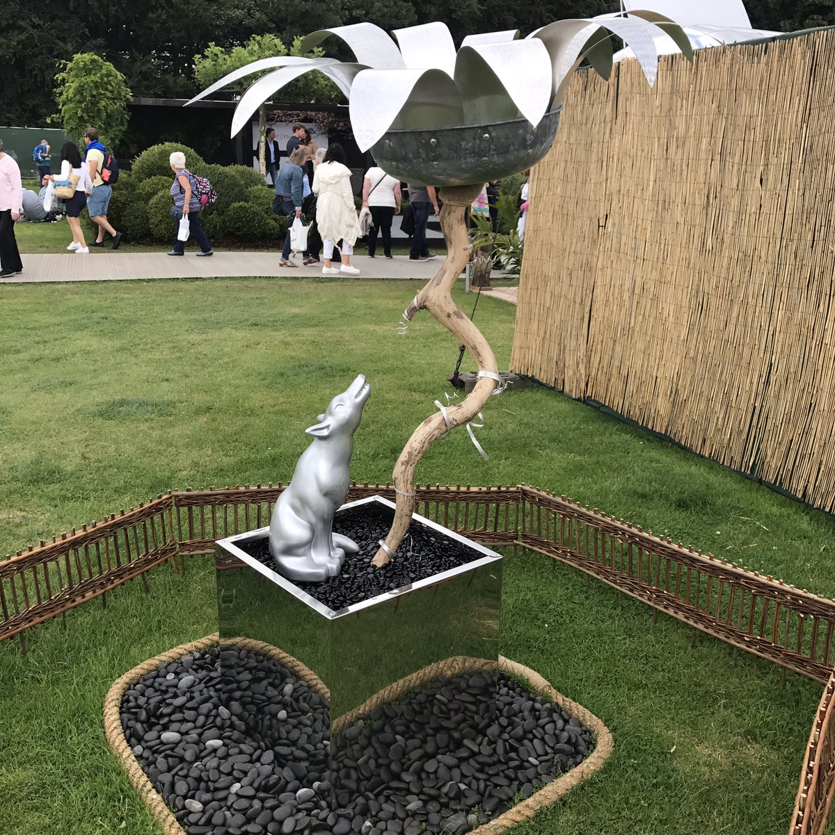 LauraHickmanArt's tweet photo. #bbctatton proud to be exhibiting my sunflower sculpture at this wonderful @The_RHS #TattonPark in the sculpture garden https://t.co/nZI70J2lBD