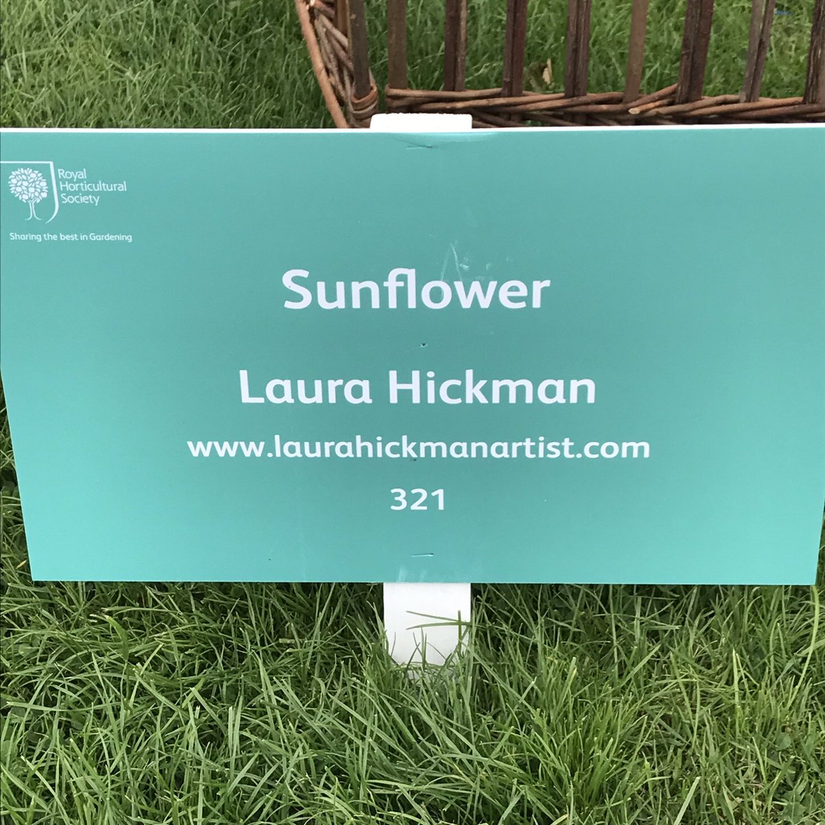 LauraHickmanArt's tweet photo. #bbctatton proud to be exhibiting my sunflower sculpture at this wonderful @The_RHS #TattonPark in the sculpture garden https://t.co/nZI70J2lBD