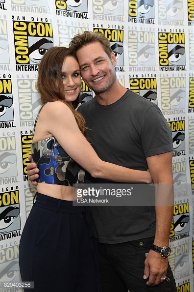 SarahWCalliesFR's tweet photo. Sarah et Josh 😍 #Colony #SDCC https://t.co/W3xzgo4Qqz