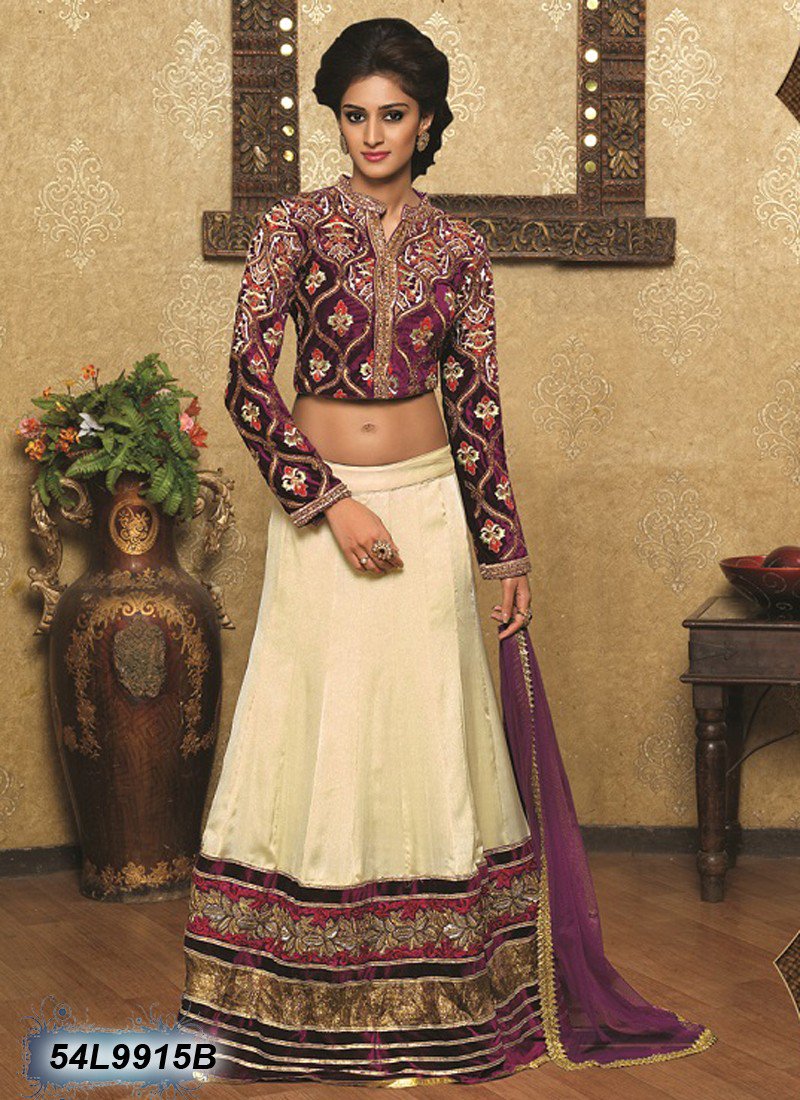 Leemboodi1's tweet photo. These #trendy beauteous #offwhite colored #chinnon #chiffon #semistiched #lehengacholi #shop @ https://t.co/fauWEZU1I7 https://t.co/AQYS1nWBG0