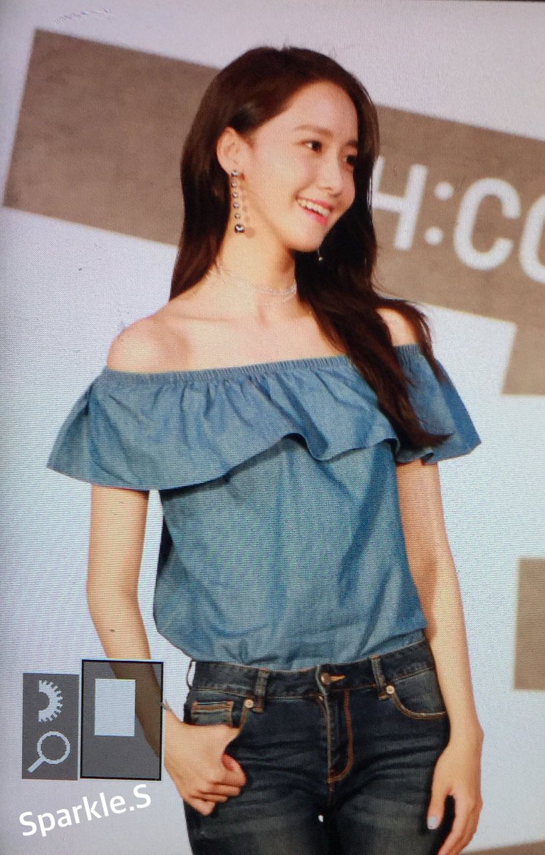 [PIC][22-07-2017]YoonA khởi hành đi Đài Loan để tham dự buổi Fanmeeting cho thương hiệu "H:CONNECT" vào hôm nay - Page 2 DFVqN7mVYAIAJO6