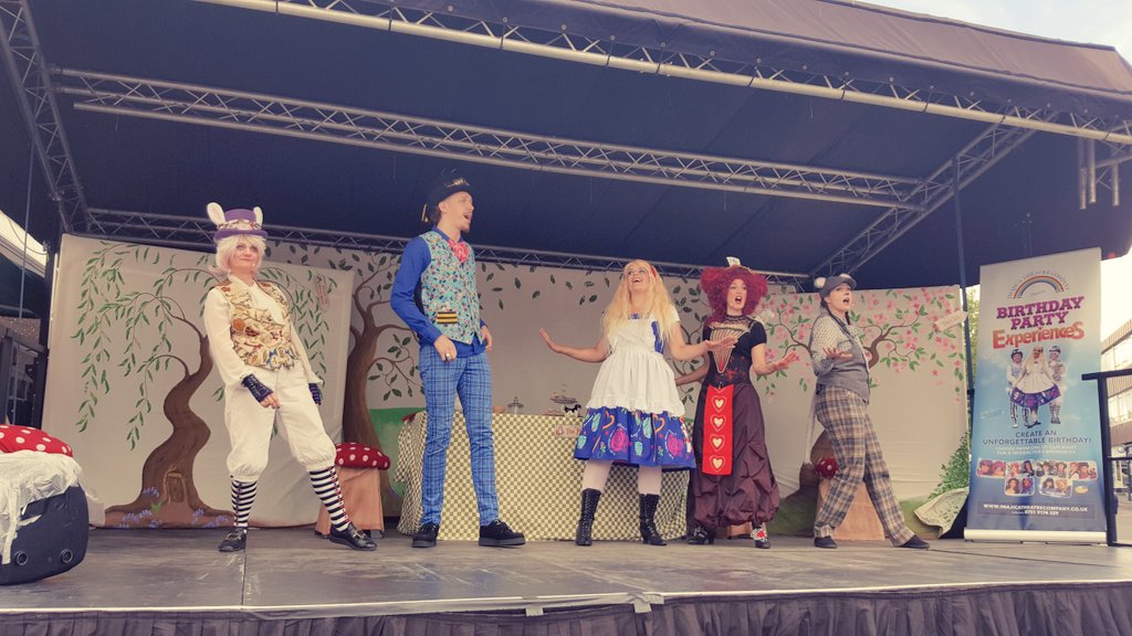 Only <a href="/imajicatheatre/">Imajica Theatre</a> could get #dizzeerascal #bjork and #99redballoons into #AliceInWonderland  GENIUS! #LetchworthArtsTakeover