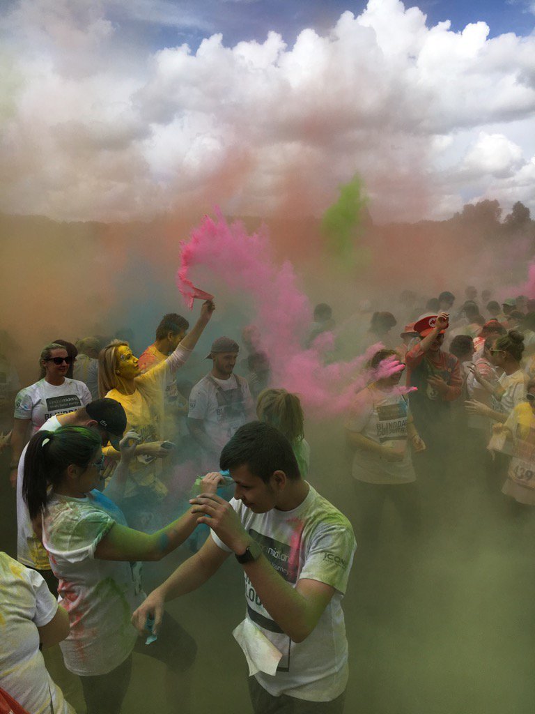 Iconic_Event's tweet photo. Great atmosphere @blinddaveheeley colour run @SHAPESandwell @WBAFoundation https://t.co/XFATdogoPm