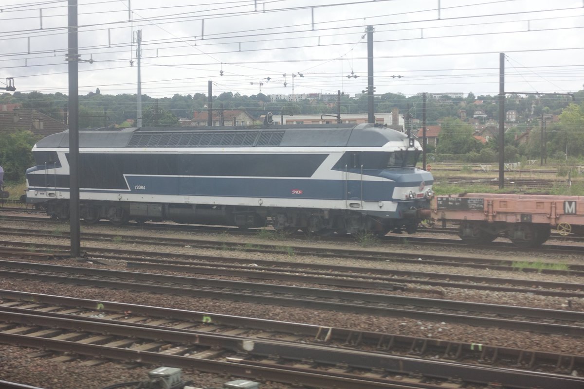 FRNGodefroy's tweet photo. Après son petit tour à Valenciennes le voilà revenu à Juvisy retrouver le 72074 #CC72084 https://t.co/T50waEwuiC