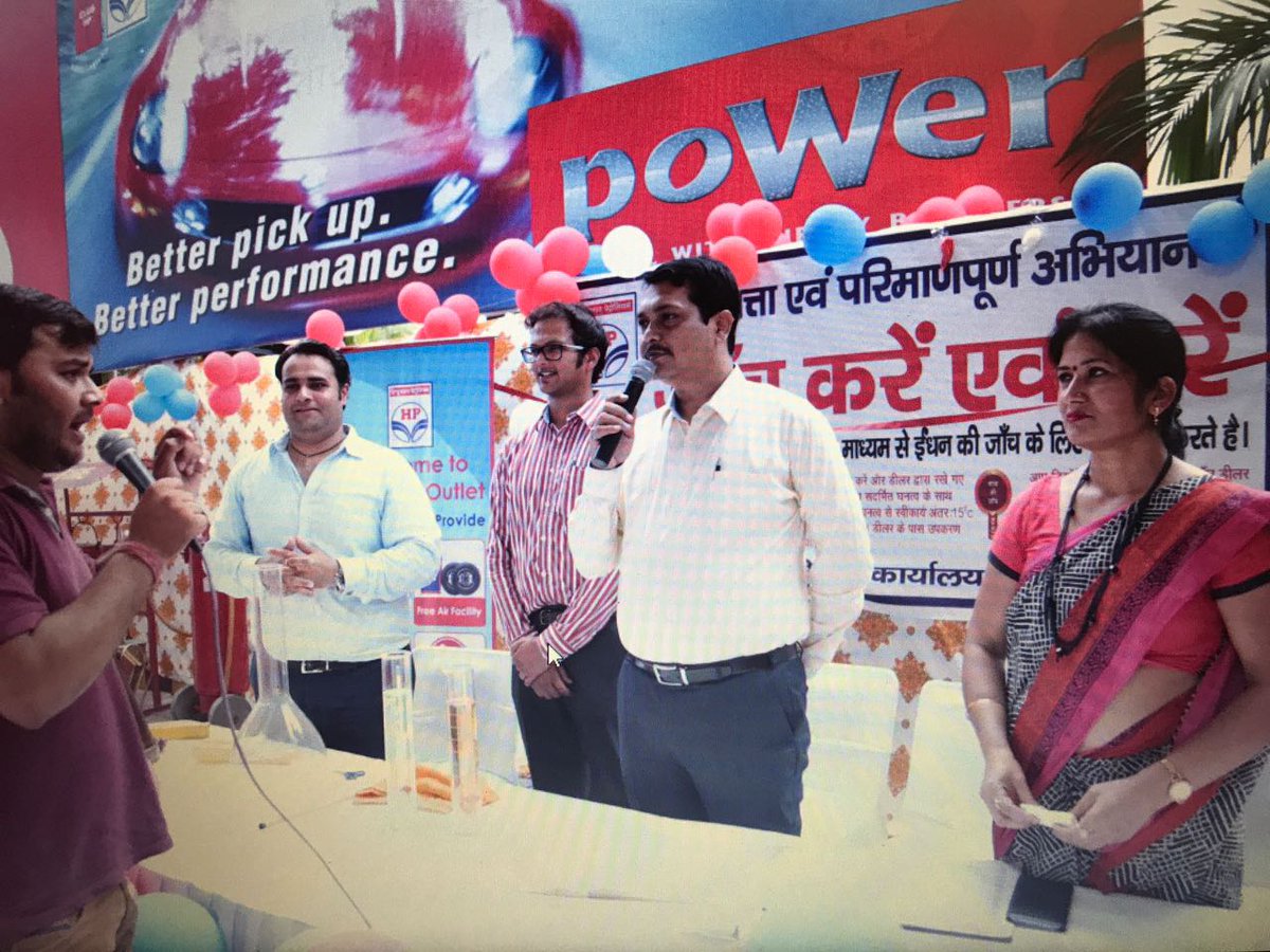 Anitasharma1310's tweet photo. Educating customer on Q&amp;Q at Comco sector 51, Noida by CRM Sh.Sandeep kr.Sinha @HPCL @Rg03Goel @HPCL_NCZ @dpradhanbjp @subodhbatra10 https://t.co/e6AXfLPgpr