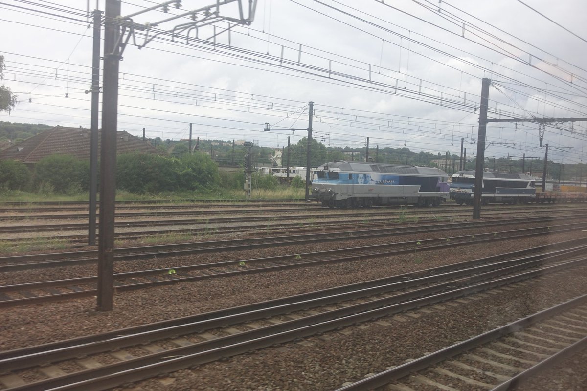 FRNGodefroy's tweet photo. Après son petit tour à Valenciennes le voilà revenu à Juvisy retrouver le 72074 #CC72084 https://t.co/T50waEwuiC