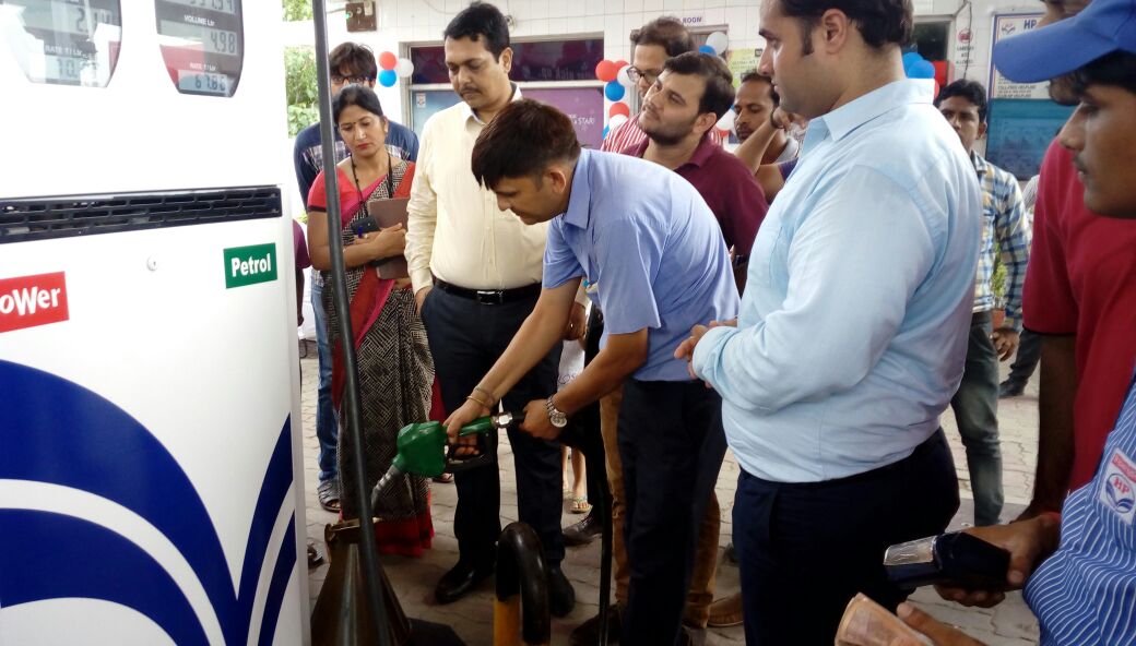 Anitasharma1310's tweet photo. Educating customer on Q&amp;Q at Comco sector 51, Noida by CRM Sh.Sandeep kr.Sinha @HPCL @Rg03Goel @HPCL_NCZ @dpradhanbjp @subodhbatra10 https://t.co/e6AXfLPgpr